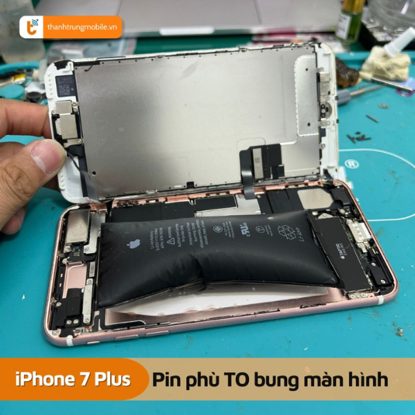 Dấu hiệu phù pin cho thấy cần thay pin mới cho điện thoại